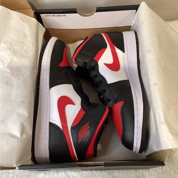 Air Jordan 1 Mid - Picture 10 of 12